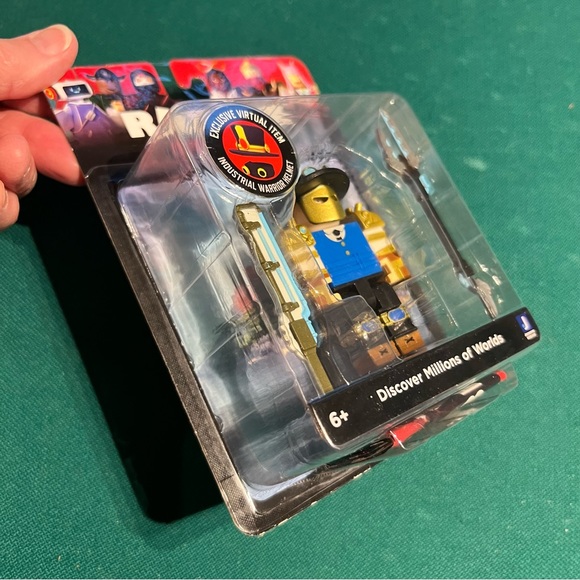 Roblox “Dungeon Quest-Industrial Guardian Armor” Figure is Brand New ! - Picture 6 of 7